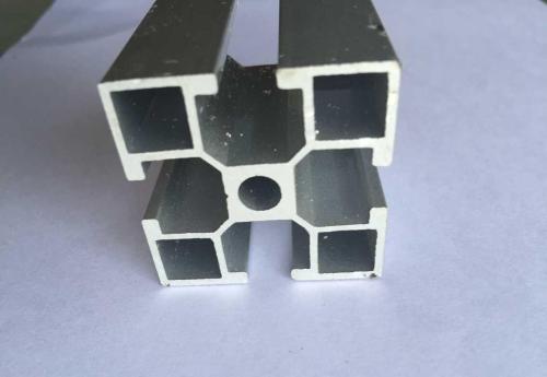 如何避免工業(yè)鋁材生產(chǎn)時表面出現(xiàn)油痕呢？